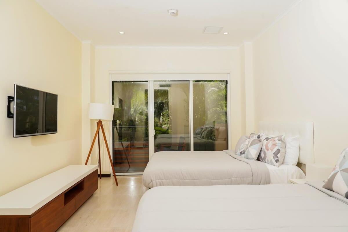Beautiful Apartment In Eagle Beach Levent Palm Beach Bagian luar foto