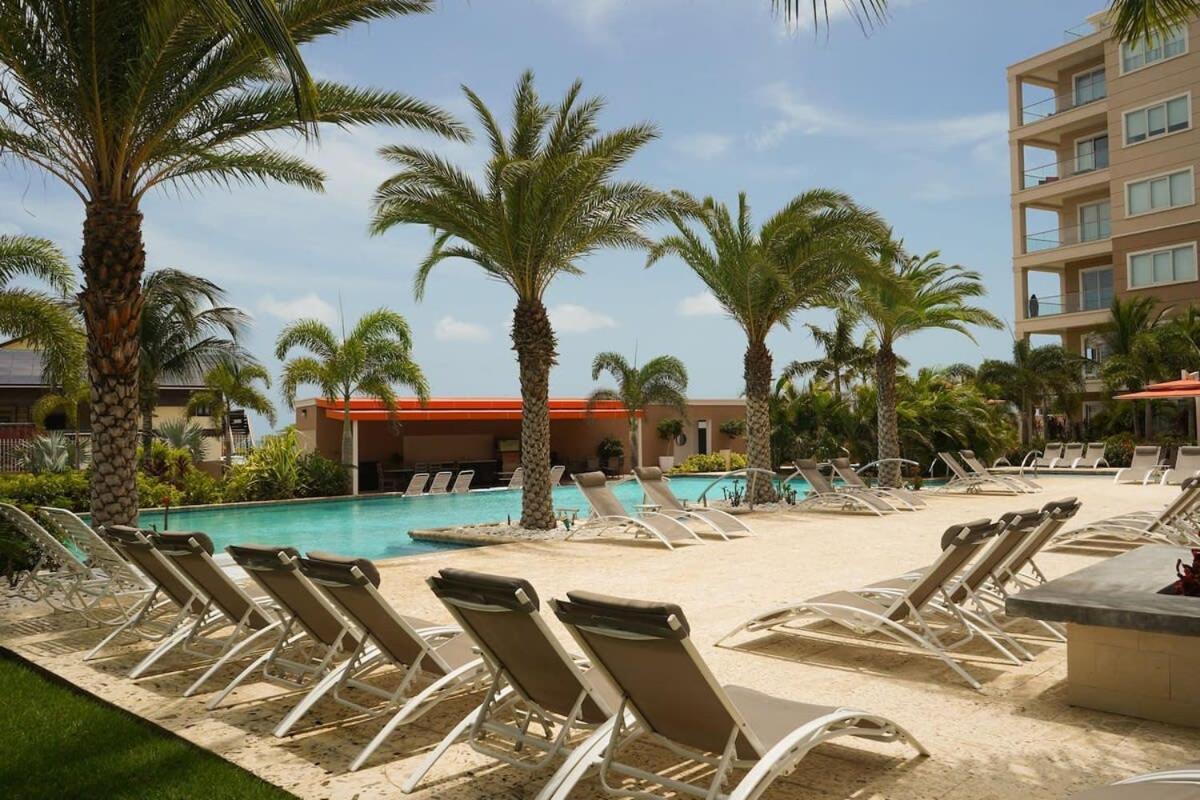 Beautiful Apartment In Eagle Beach Levent Palm Beach Bagian luar foto